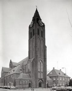 814654 Gezicht op de St. Josephkerk (Rozenstraat 20) te Zeist.